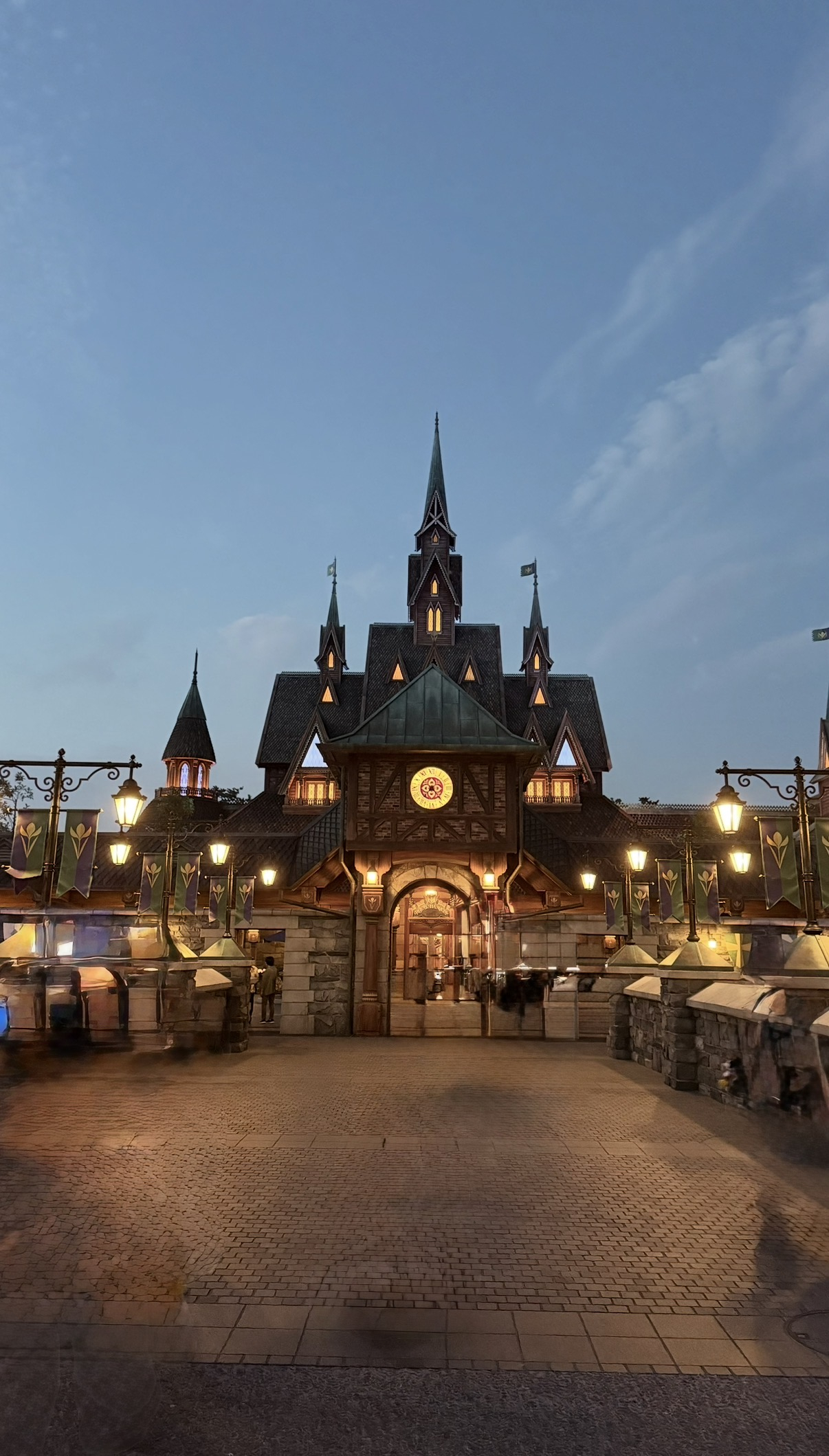 東陽町でディズニー前の縮毛矯正なら！湿気に負けないツヤ髪で思いきり楽しもう♪
