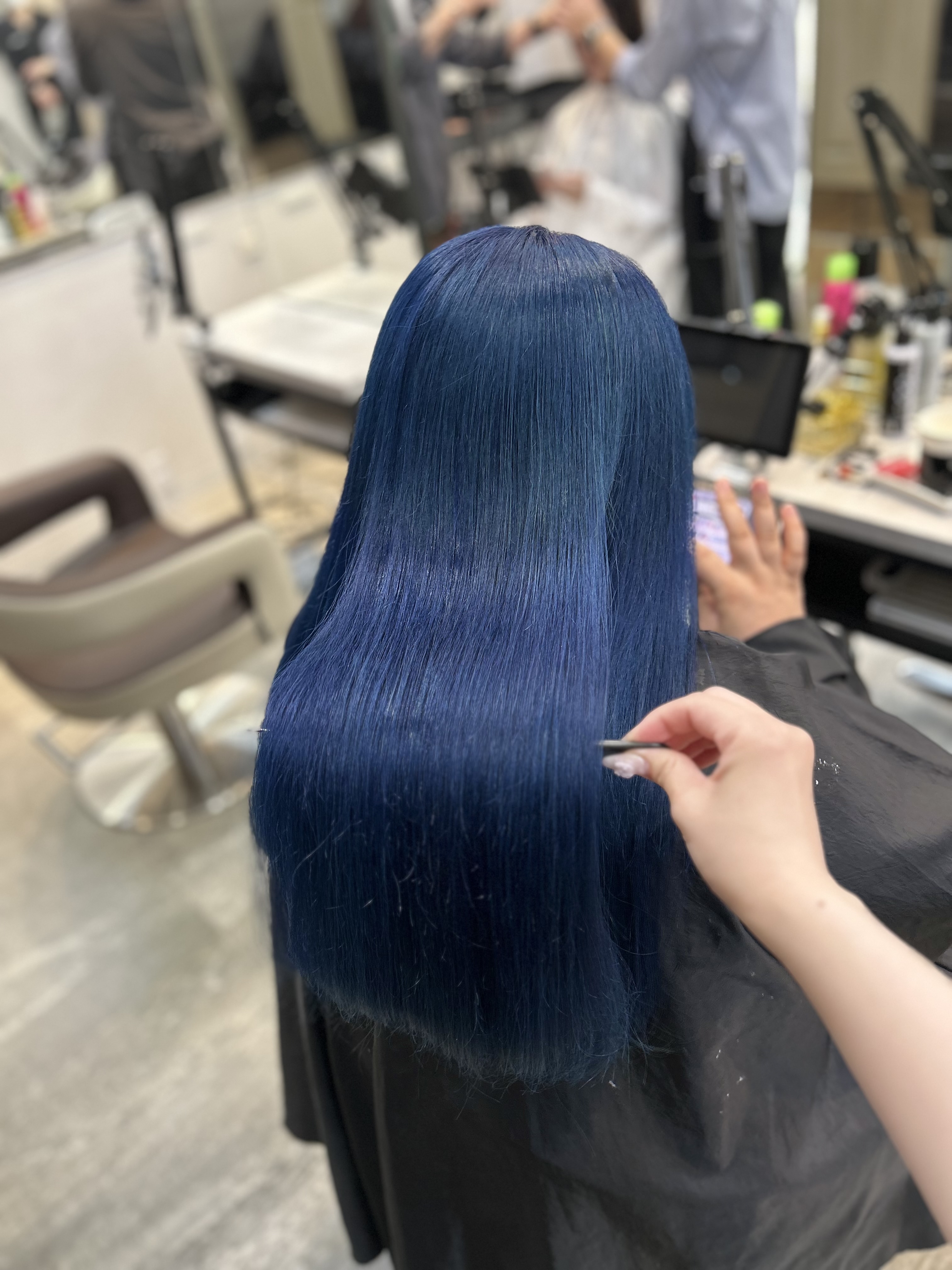 ネイビーカラー