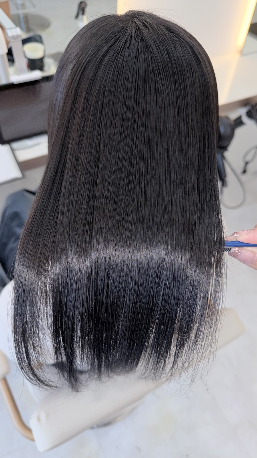 丸みを残した黒髪ストレート｜縮毛矯正