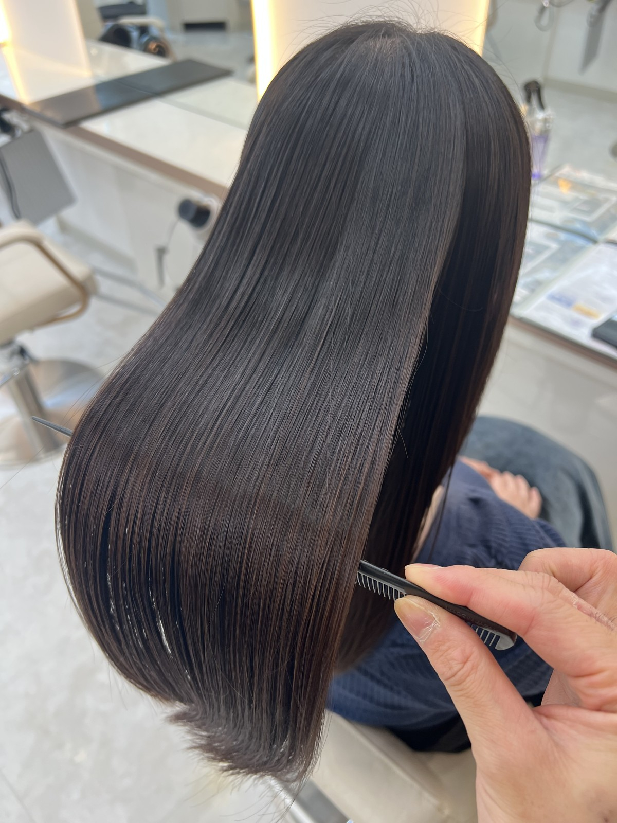 しっとり艶めく黒髪ストレート｜縮毛矯正